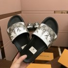 Louis Vuitton Men's Slippers 525