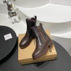 UGG Women's Shoes 700