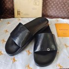 Louis Vuitton Men's Slippers 275