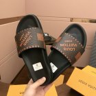 Louis Vuitton Men's Slippers 515