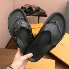 Louis Vuitton Men's Slippers 476