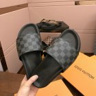 Louis Vuitton Men's Slippers 480