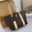 Louis Vuitton High Quality Handbags 442